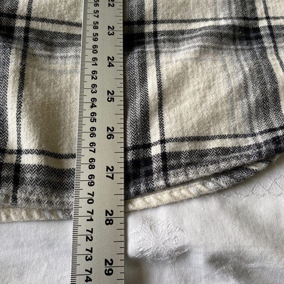 GAP Women's White/Black Plaid Long Sleeve Flannel Button Up Shirt - Picture 8 of 9